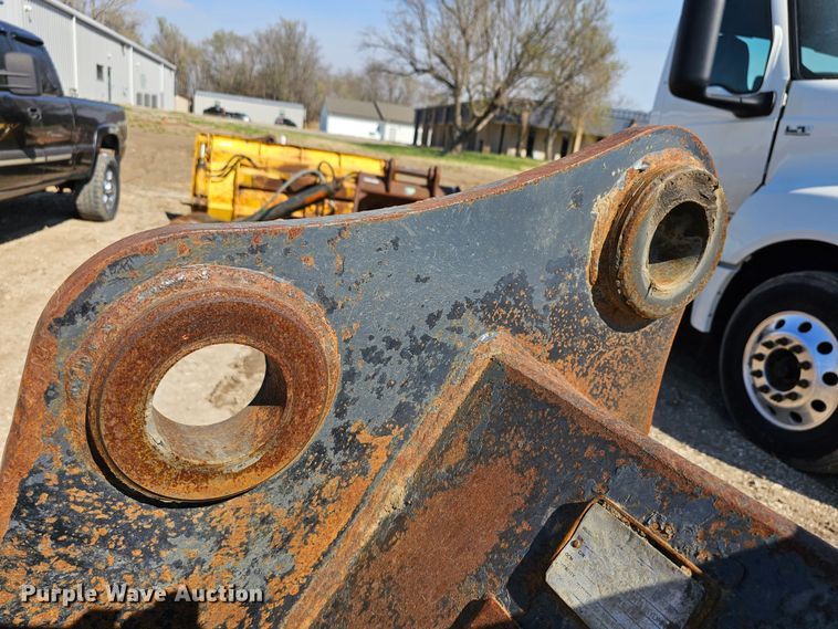 image for item MI9454 John Deere  40" W excavator bucket