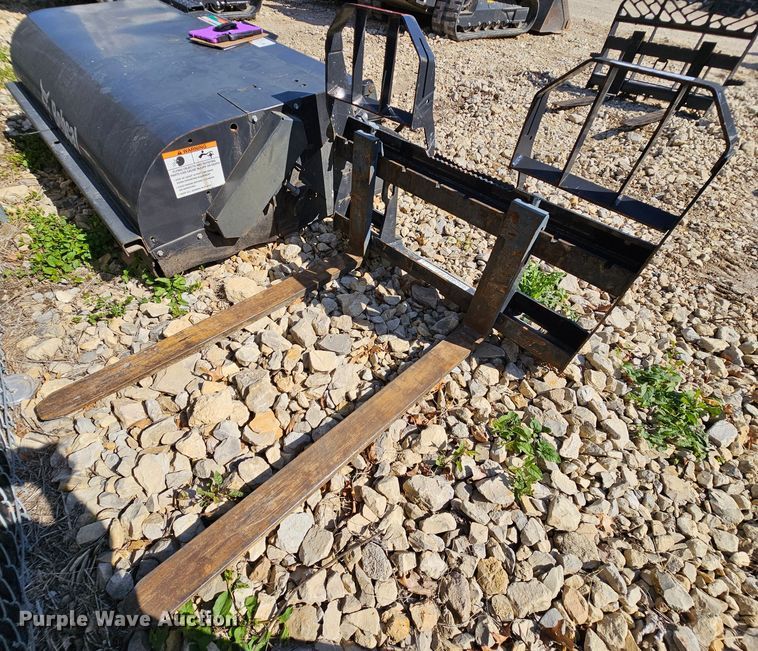 image for item MI9519 Bobcat 7294305  skid steer forks