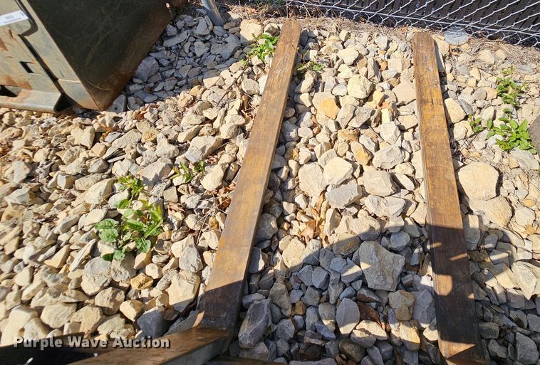 image for item MI9519 Bobcat 7294305  skid steer forks