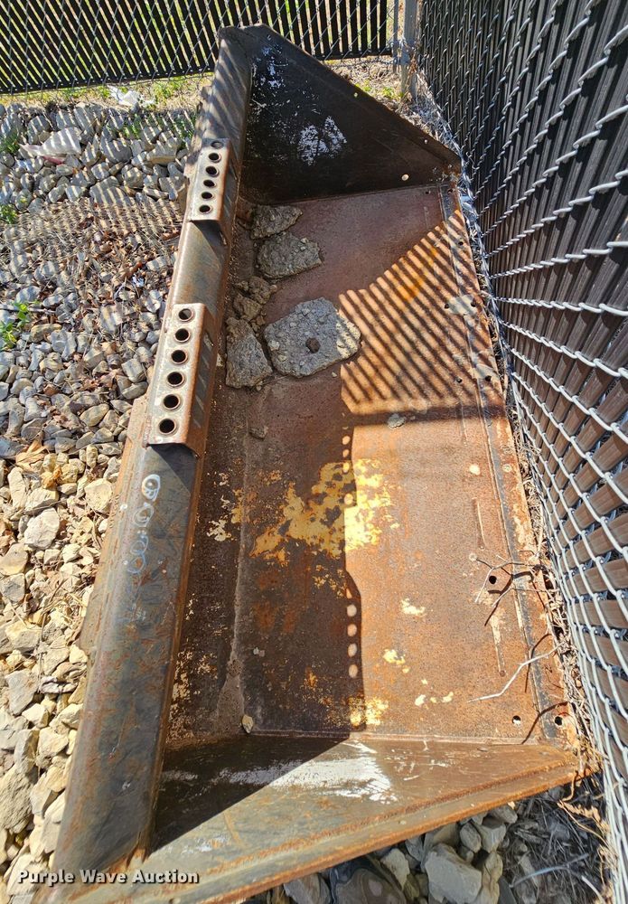 image for item MI9520 62" W skid steer bucket