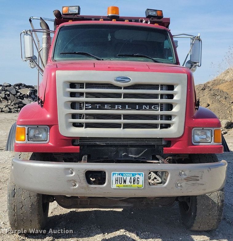 image for item MO9628 2006 Sterling LT9500  dump truck