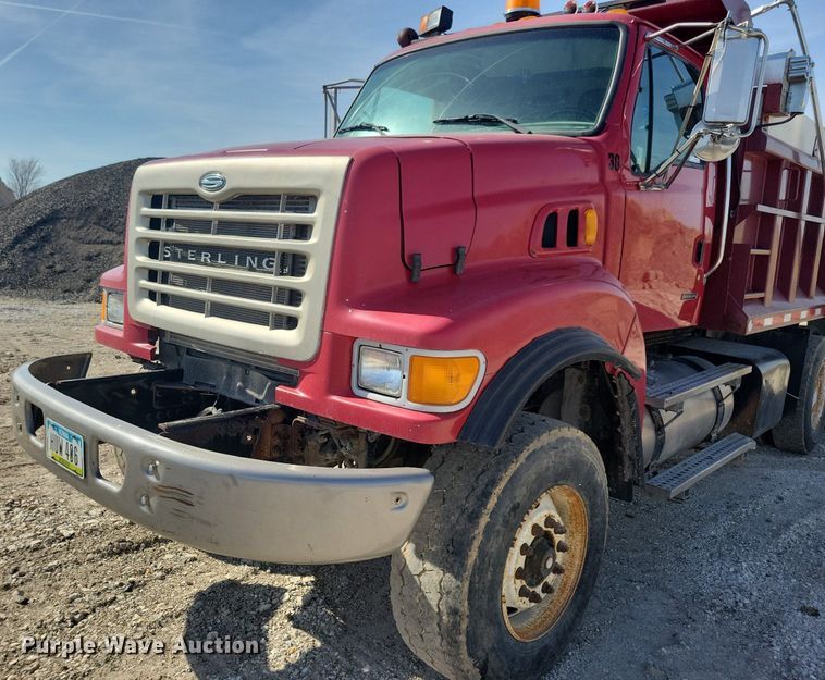image for item MO9628 2006 Sterling LT9500  dump truck
