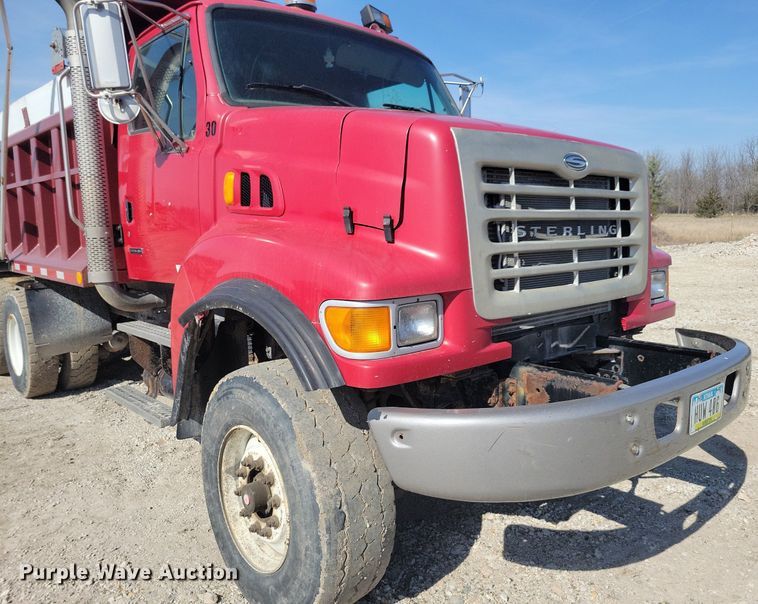 image for item MO9628 2006 Sterling LT9500  dump truck