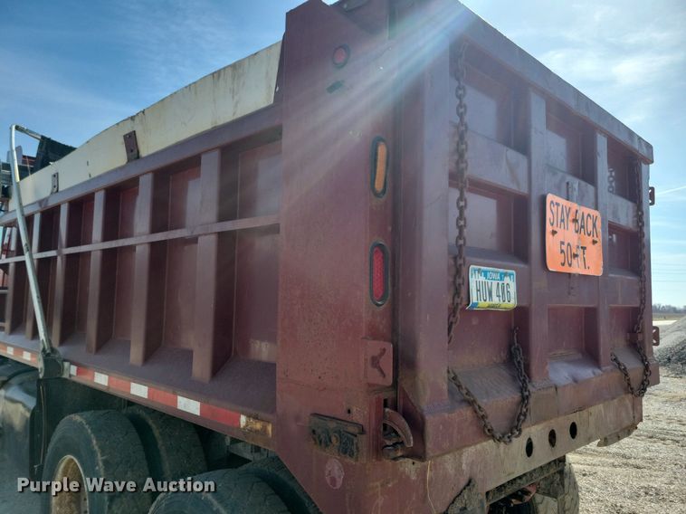 image for item MO9628 2006 Sterling LT9500  dump truck