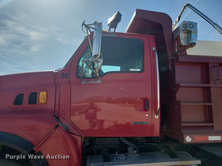 image for item MO9628 2006 Sterling LT9500  dump truck