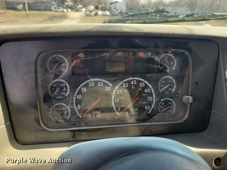 image for item MO9628 2006 Sterling LT9500  dump truck