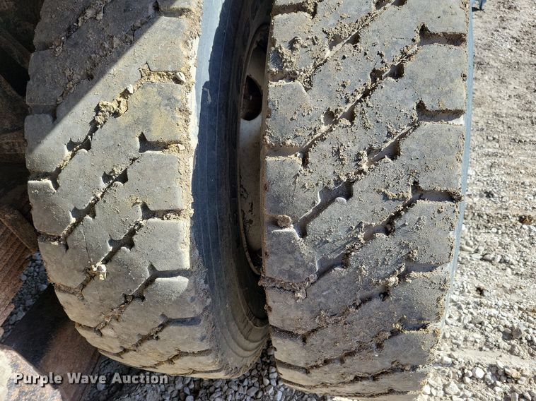 image for item MO9628 2006 Sterling LT9500  dump truck