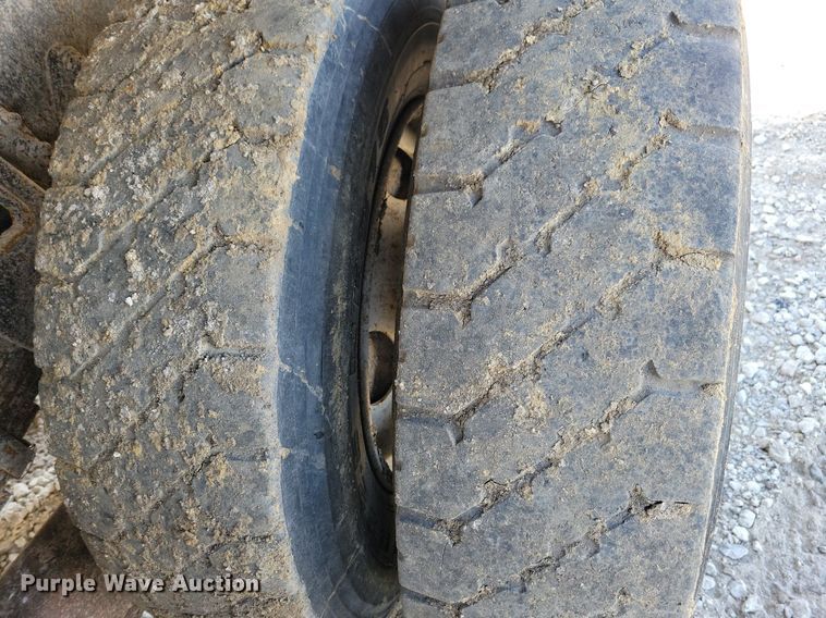 image for item MO9628 2006 Sterling LT9500  dump truck