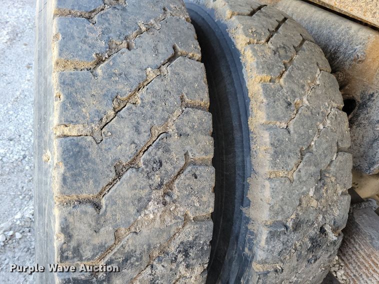 image for item MO9628 2006 Sterling LT9500  dump truck