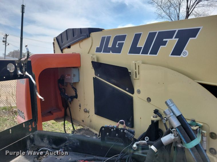 image for item MO9660 2007 JLG 600S  boom lift