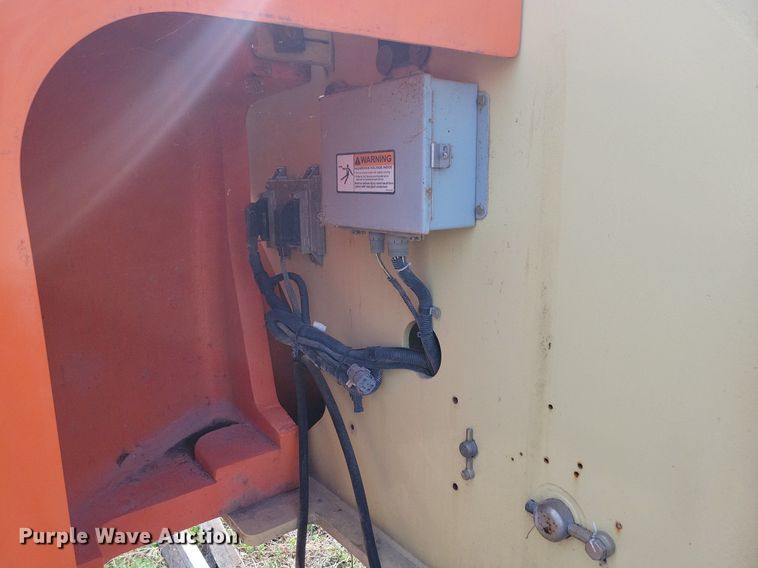 image for item MO9660 2007 JLG 600S  boom lift