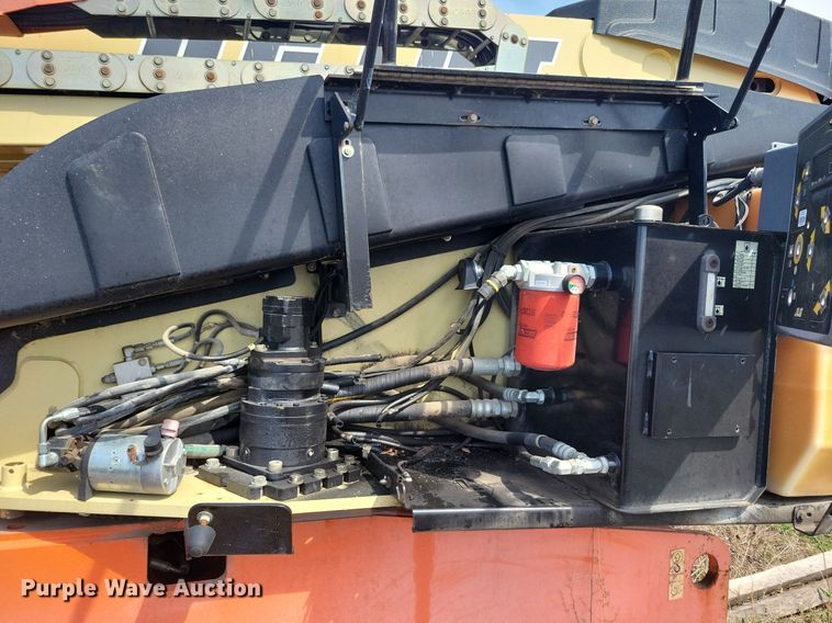 image for item MO9660 2007 JLG 600S  boom lift