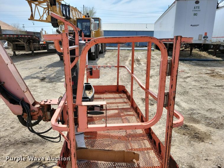 image for item MO9662 2001 JLG 800A  boom lift