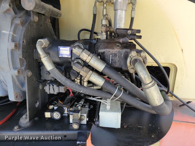 image for item MO9662 2001 JLG 800A  boom lift