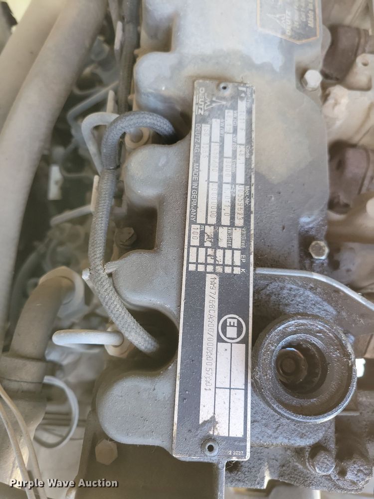 image for item MO9662 2001 JLG 800A  boom lift