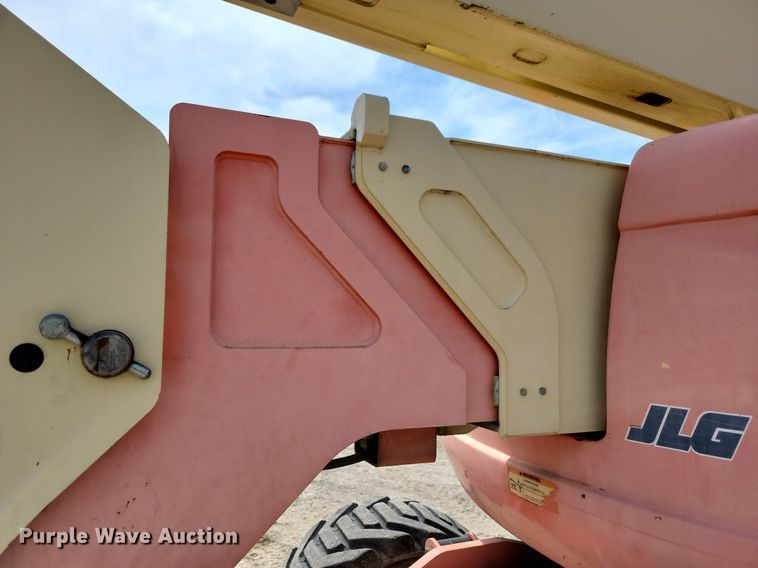 image for item MO9662 2001 JLG 800A  boom lift
