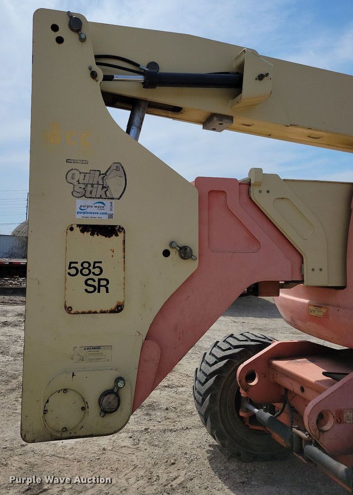 image for item MO9662 2001 JLG 800A  boom lift