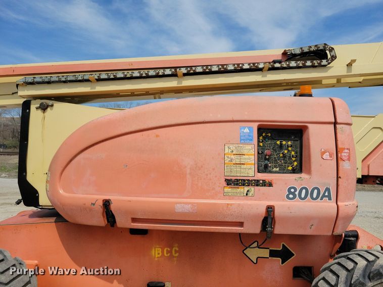 image for item MO9662 2001 JLG 800A  boom lift