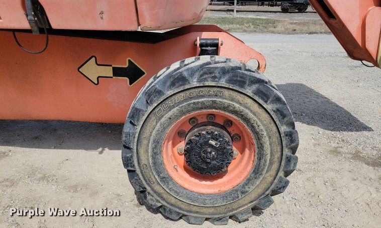 image for item MO9662 2001 JLG 800A  boom lift