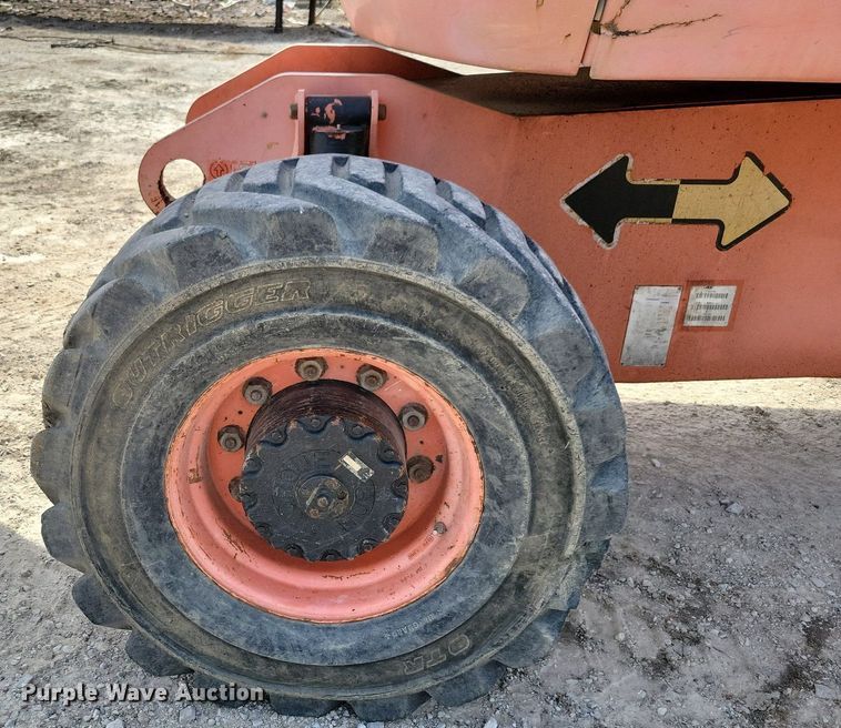 image for item MO9662 2001 JLG 800A  boom lift