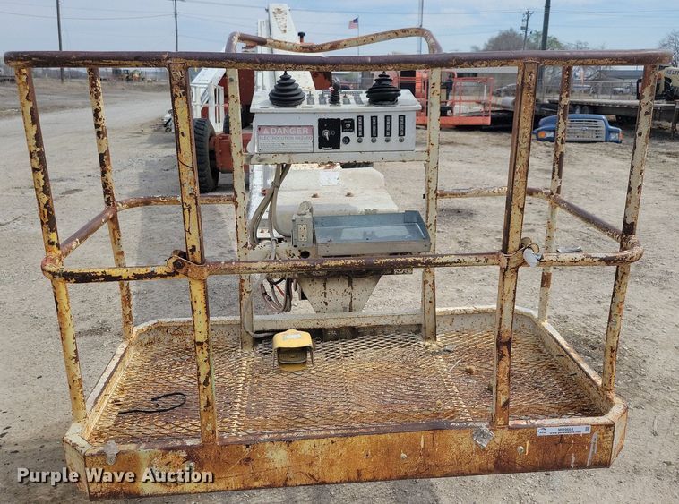 image for item MO9664 1999 Snorkel TB80  boom lift