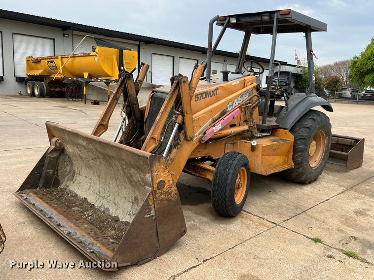 image for item MQ9867 2002 Case 570M XT  landscape tractor