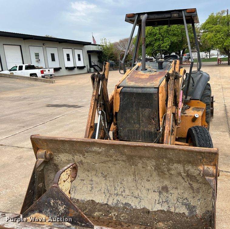 image for item MQ9867 2002 Case 570M XT  landscape tractor