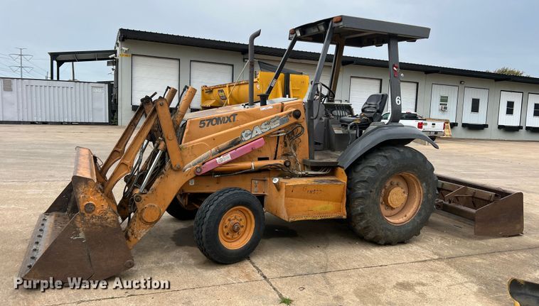 image for item MQ9867 2002 Case 570M XT  landscape tractor