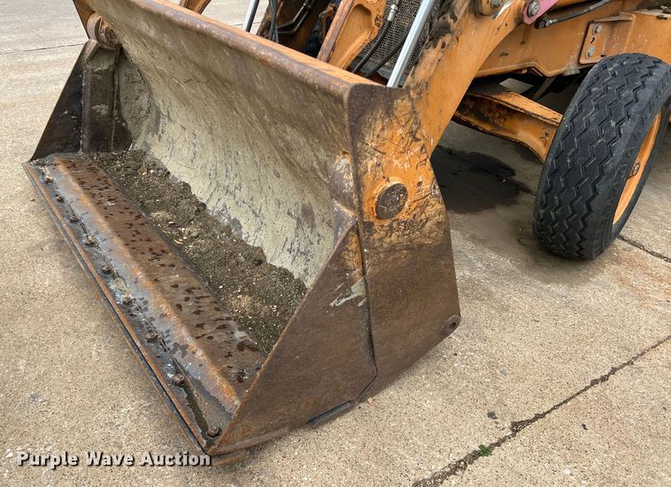 image for item MQ9867 2002 Case 570M XT  landscape tractor