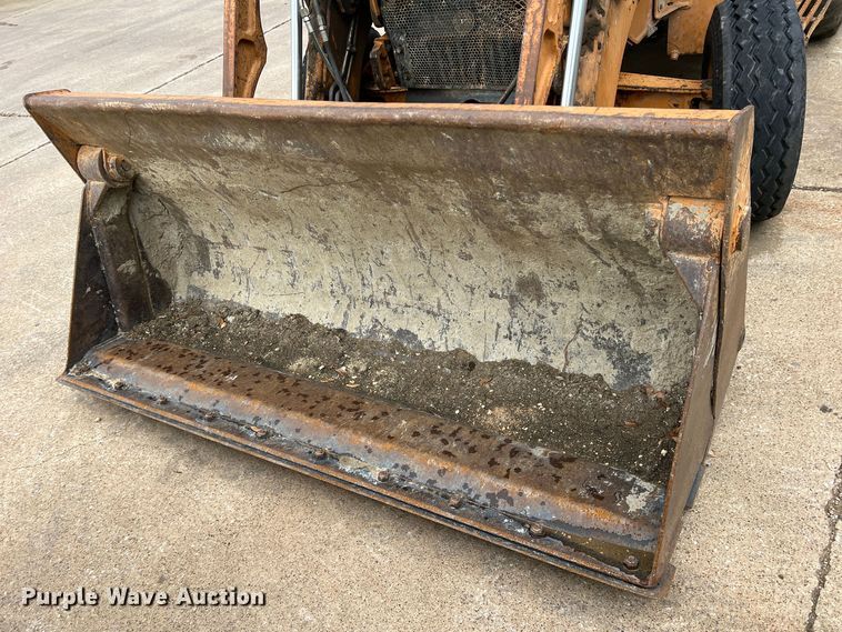 image for item MQ9867 2002 Case 570M XT  landscape tractor