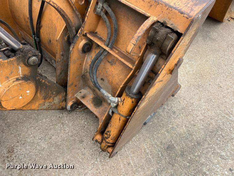 image for item MQ9867 2002 Case 570M XT  landscape tractor