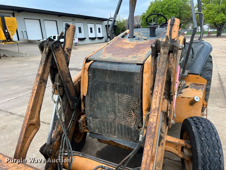 image for item MQ9867 2002 Case 570M XT  landscape tractor