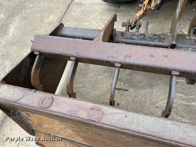 image for item MQ9867 2002 Case 570M XT  landscape tractor