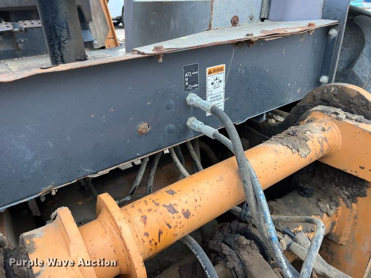 image for item MQ9867 2002 Case 570M XT  landscape tractor