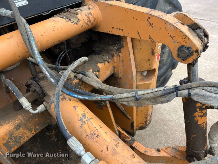 image for item MQ9867 2002 Case 570M XT  landscape tractor