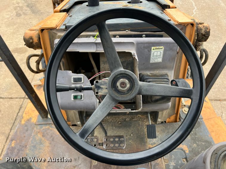 image for item MQ9867 2002 Case 570M XT  landscape tractor