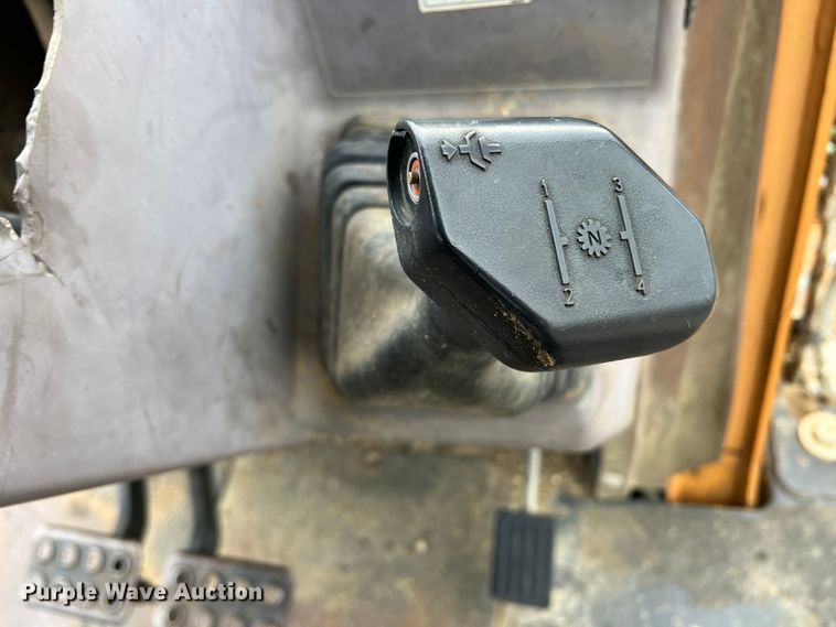 image for item MQ9867 2002 Case 570M XT  landscape tractor