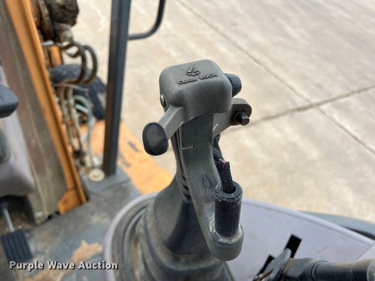 image for item MQ9867 2002 Case 570M XT  landscape tractor