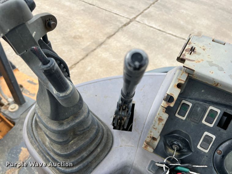 image for item MQ9867 2002 Case 570M XT  landscape tractor