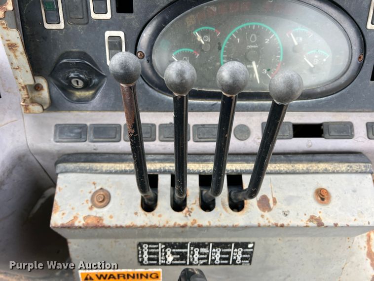 image for item MQ9867 2002 Case 570M XT  landscape tractor