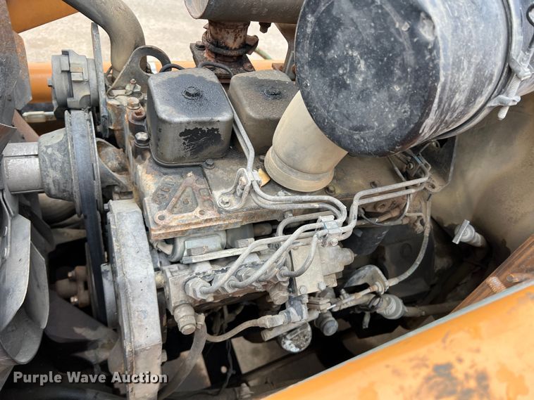 image for item MQ9867 2002 Case 570M XT  landscape tractor