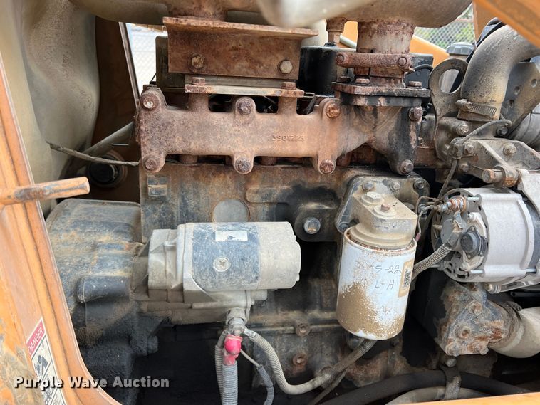 image for item MQ9867 2002 Case 570M XT  landscape tractor