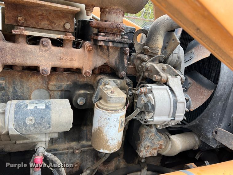 image for item MQ9867 2002 Case 570M XT  landscape tractor