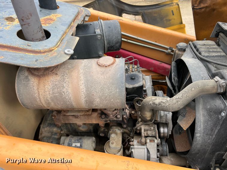 image for item MQ9867 2002 Case 570M XT  landscape tractor