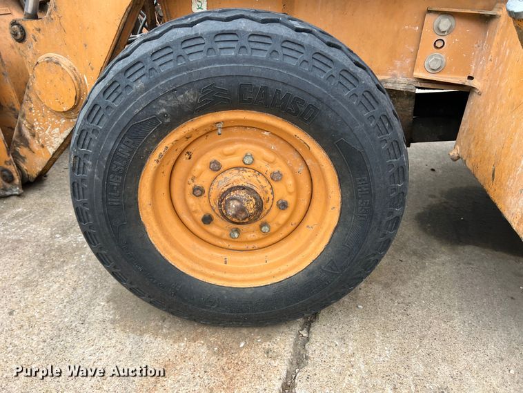 image for item MQ9867 2002 Case 570M XT  landscape tractor