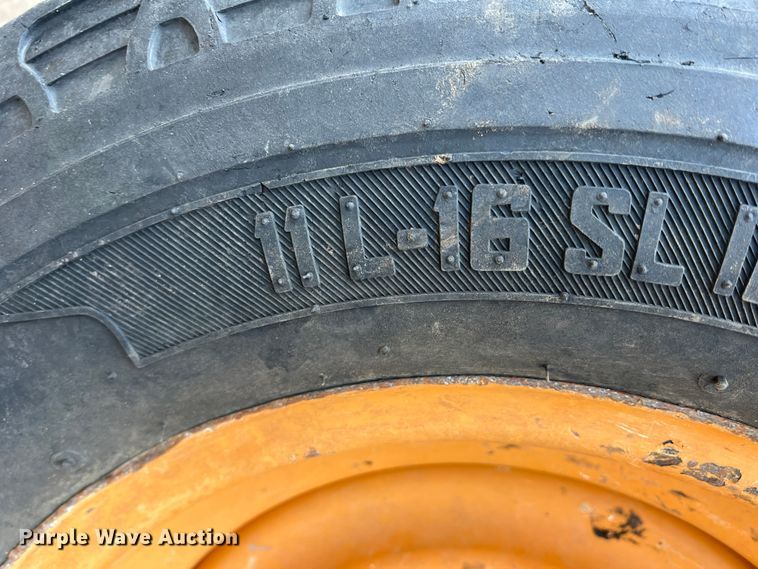 image for item MQ9867 2002 Case 570M XT  landscape tractor