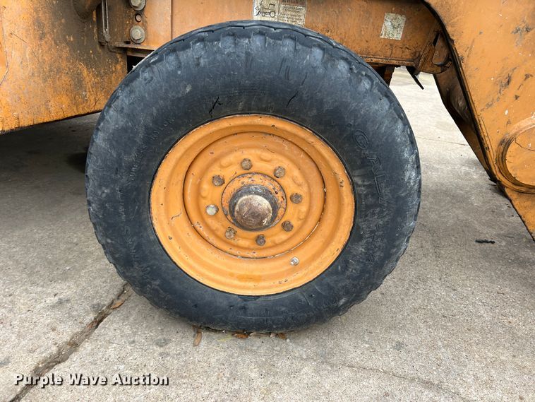 image for item MQ9867 2002 Case 570M XT  landscape tractor