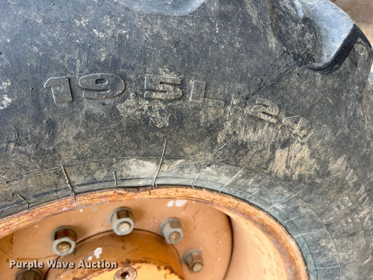 image for item MQ9867 2002 Case 570M XT  landscape tractor