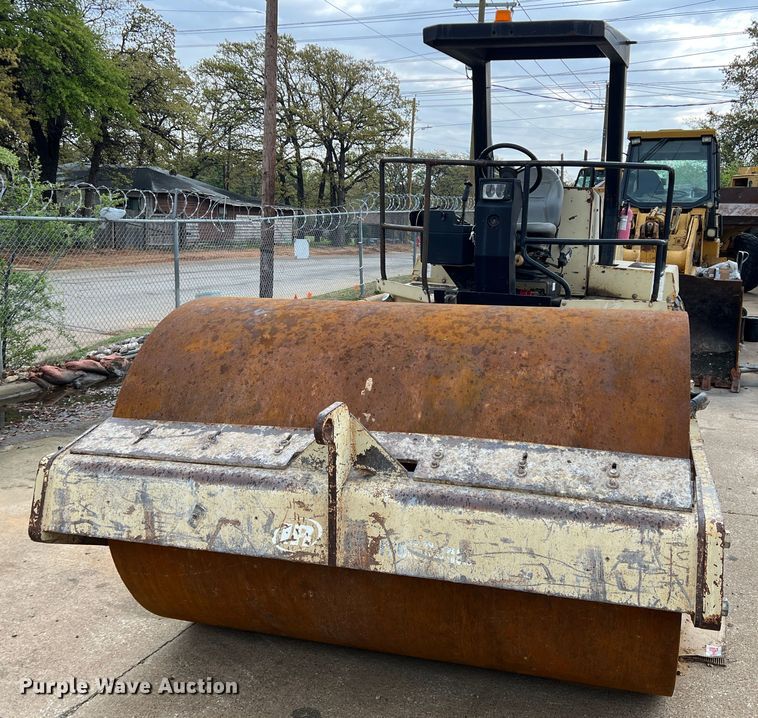 image for item MQ9868 1998 Ingersoll Rand SD100D TF  single drum vibratory roller