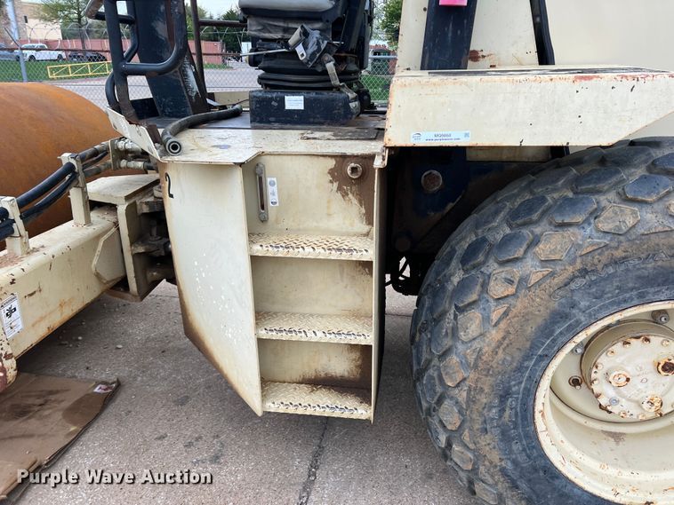 image for item MQ9868 1998 Ingersoll Rand SD100D TF  single drum vibratory roller